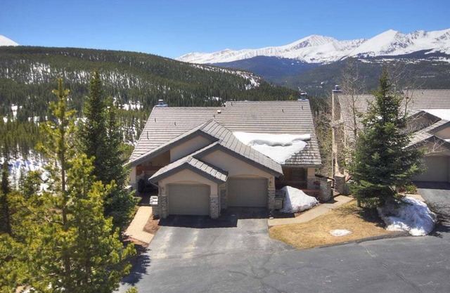 Charter Ridge 60: Townhome with Incredible Views - Shuttle Access