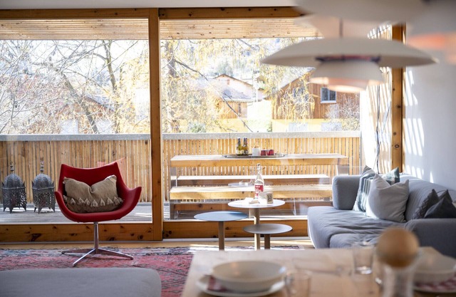 Chasa 5: Modern 4 ½-room vacation home with panoramic views and the scent of the Swiss stone pine