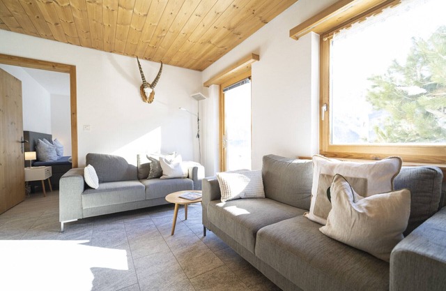 Chasa Sulai: Renovated holiday flat with a view Sent