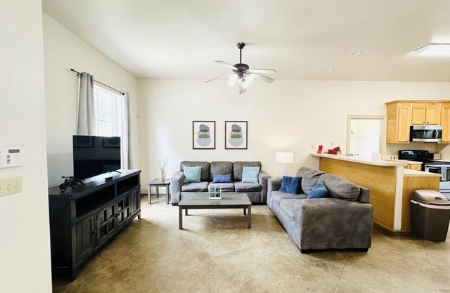 Chateau 1, spacious townhouse in Tickfaw, LA