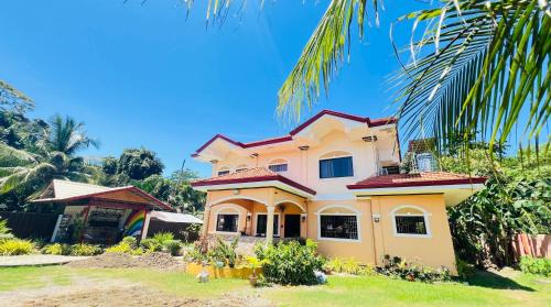 Chateau La Princesa rooms with cozy garden, billiard table & bar