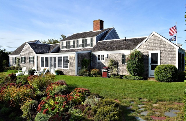 Chatham's Best Location/Oceanside/Walk to Town and Beaches