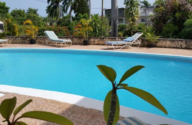 Chaudhry House Montego Bays- 2nd floor apt