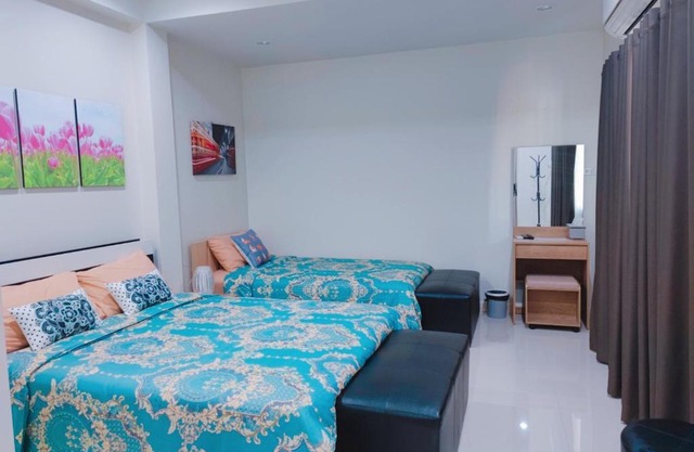 CHECK IN Eatery guest room for 3