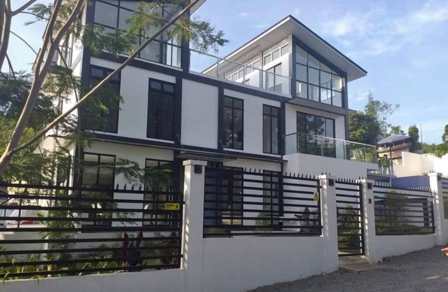Check out this spectacular 5 Bed Villa with Pool!