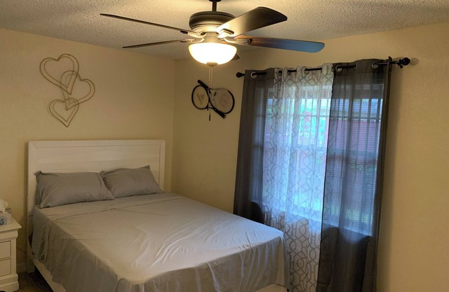 Cheerful 2-bedroom residential home