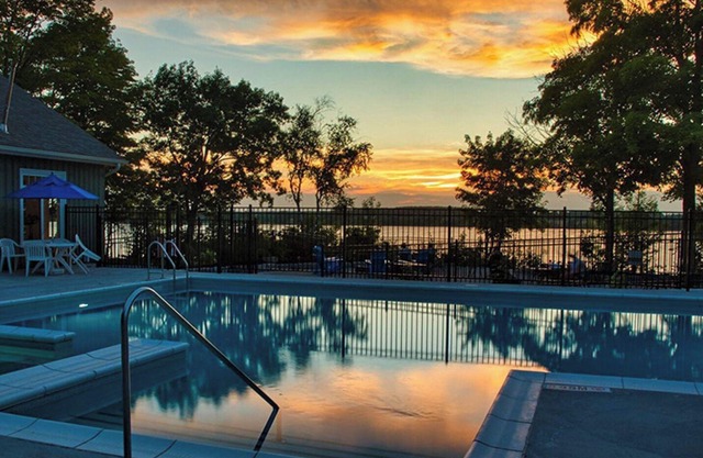 Cheerful Cottage Retreat in "The County" on East Lake resort with pool