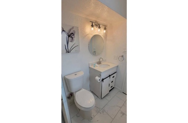 Cheerful large 5 bedroom home with space to spare