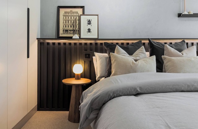 Cheltenham Town Centre Stay with Cozy Balcony Retreat