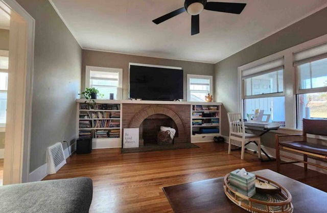 Cherry Street Bungalow- Walk to Everything!