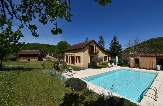 Chez Fabrice - large heated private pool and enclosed garden