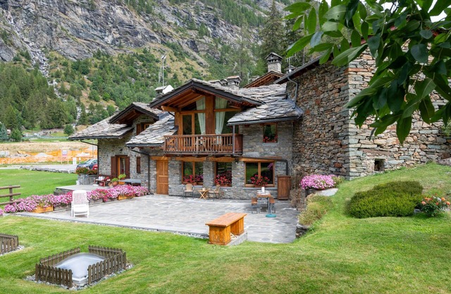 Chez Les Roset by Interhome