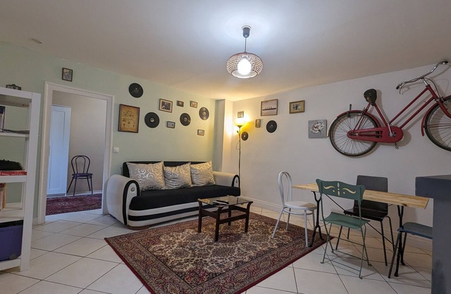Chez ma petite Reine 1, retro apartment in the heart of Pontoise
