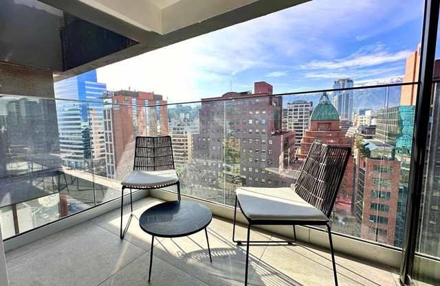 Chic 1BR Retreat Modern Comfort by the Golf Course