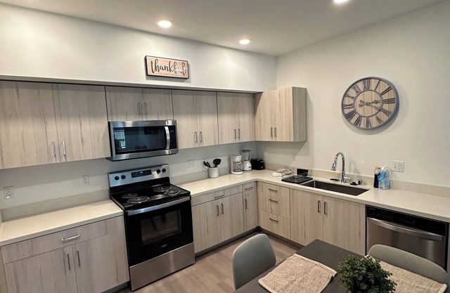 Chic 2-bedroom apartment with WiFi, AC in welcoming Brentwood