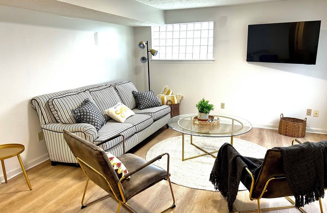 Chic Chalet of Boston Mills - Historic Hudson