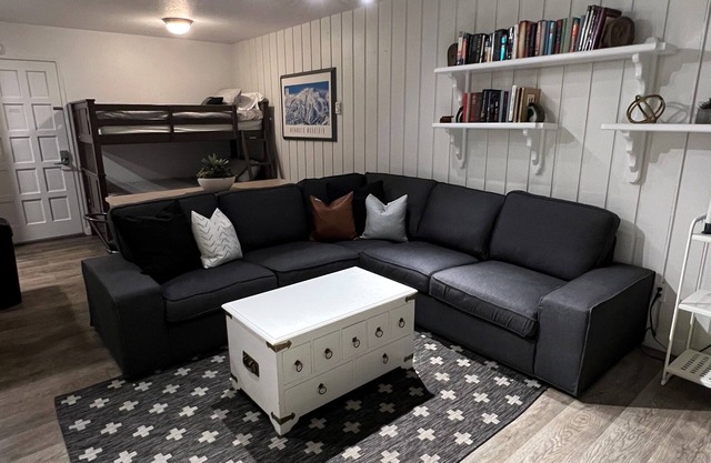 Chic, Chamonix Chalet walk to Canyon Lodge -Legal Rental