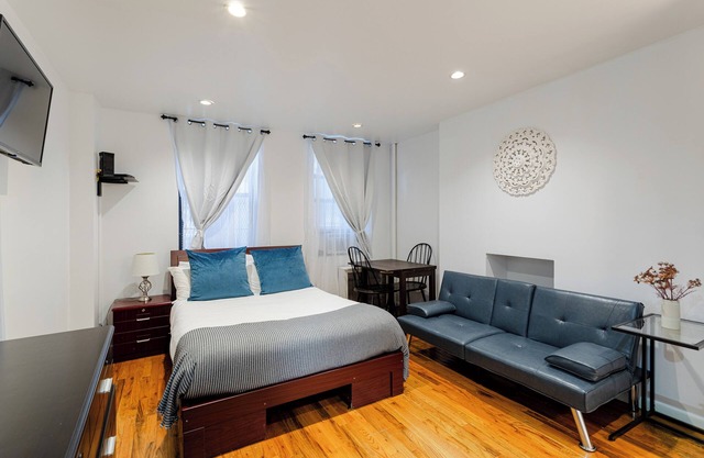 Chic Chelsea Studio 2RE in Flower District