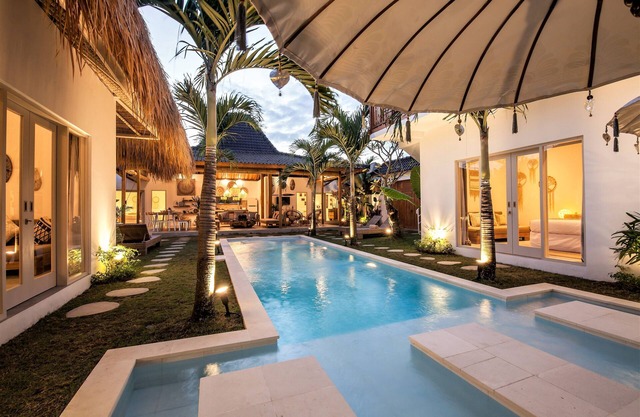 CHIC & COMFY 5BR VILLA - 5MN WALK TO THE BEACH - PRIVATE JACUZZI/POOL