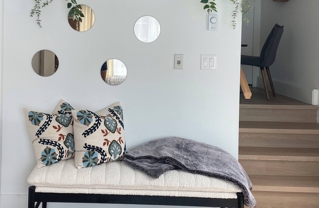Chic & Cozy Condo North Vancouver 3+ Month Stay