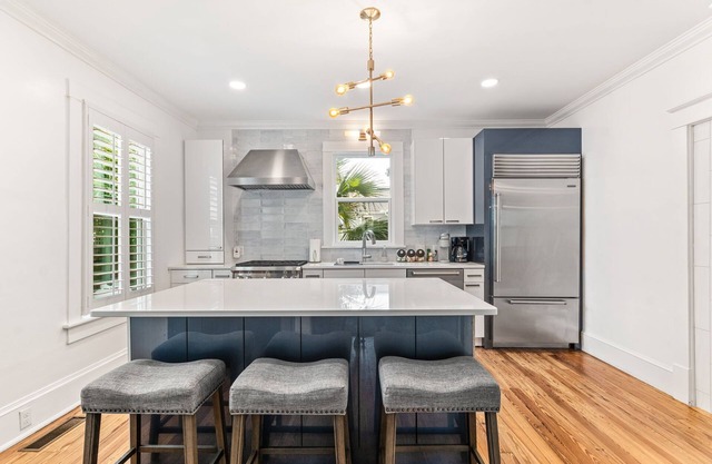 Chic+Eco Friendly! Chefs Kitchen Quick Walk to Old City and Public Park!