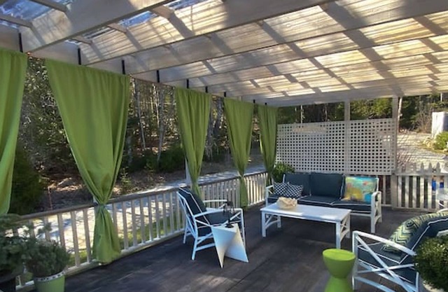 Chic Farmhse Cottage, private beach, WiFi unlimited streaming/zoom, A/C, 600sf