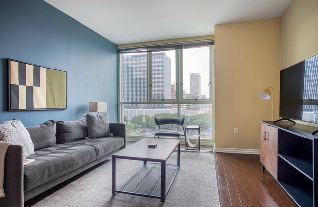 Chic Koreatown 1BR w/Gym & Pool, close to Coffee Shops, by Blueground