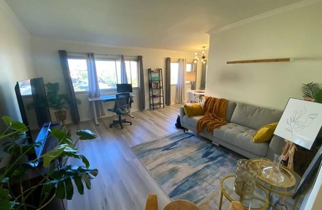 Chic LA Condo 10 min from Beach and SoFi
