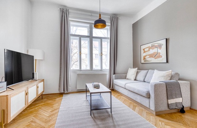 Chic Leopoldstadt Studio w/Elevator & Balcony nr U1 & U2, by Blueground