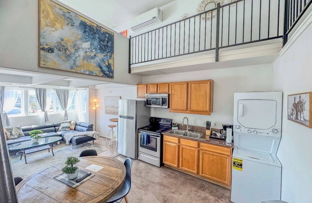 Chic Loft in Little Italy w/City Views n Parking