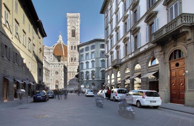 Chic & Modern 3-Bedroom Apartment in Florence's Historic Centern