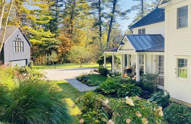 Chic Modern Farmhouse 1 Mile to Downtown Lenox