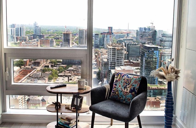 Chic New Stylish Condo Near Financial District
