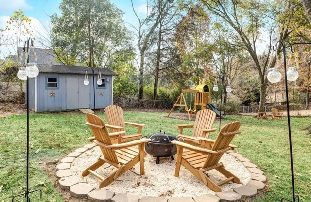 Chic, stylish, Matthews, 20 mins to uptown, fenced yard, kid friendly