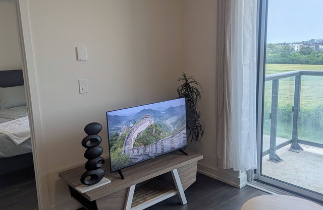 Chic & Stylish Oakville Condo