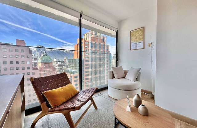 Chic Urban Retreat: Modern Studio in Las Condes