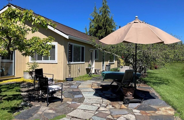 Chicken Coop Guest House Near Olympic National Park Sequim Pet friendly One bdrm