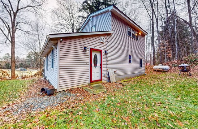 Child-friendly home near athletic courts & beach access - firepit, AC, and W/D