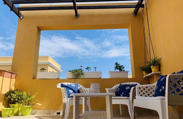 Chill house 5' from beach