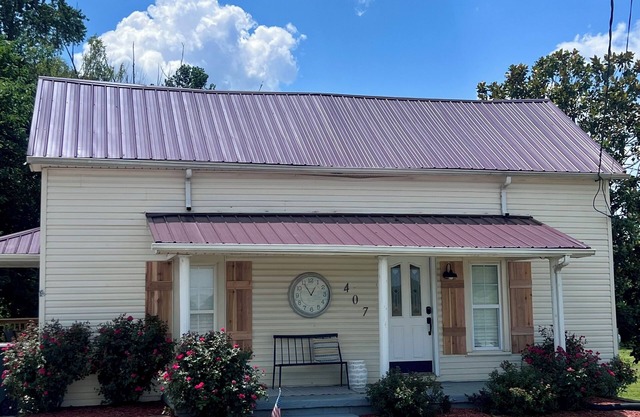 Chillin Time is a cozy pet friendly home 6 miles from Mammoth cave!