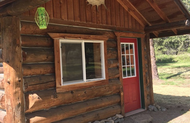 Christian Retreat Center – 30 Beds - Full Kitchen - 4 Showers - 20 Private Acres