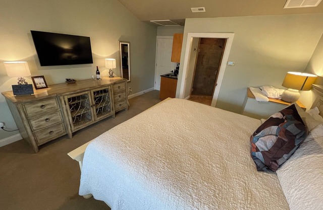 Church Street #6 - Charming 1-bedroom condo walkable downtown Swansboro