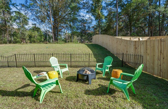 Citrus Cottage: Comfy - Hwy 10 - Peaceful Retreat