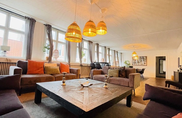 City Apartment in Copenhagen with 6 bedrooms sleeps 14
