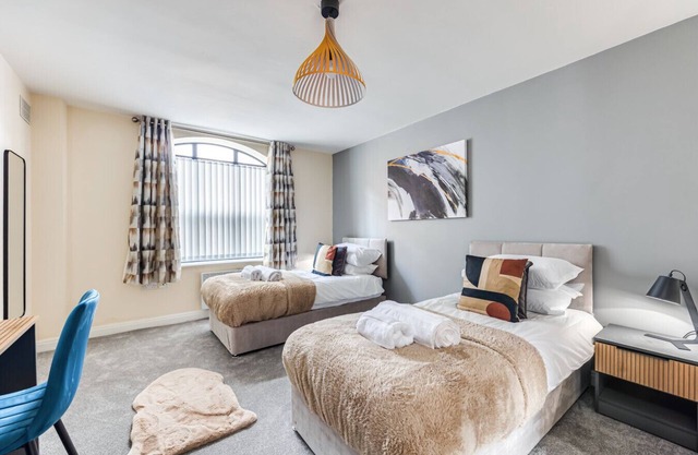 City Centre Flat Free Parking Sky TV Fast Wifi Self-Check-In