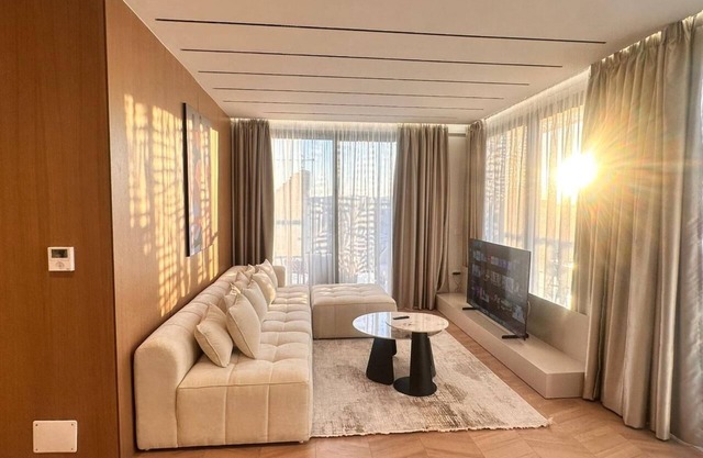 City Centre Penthouse (Outdoor Bathroom + BBQ)
