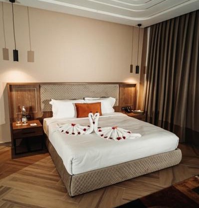 City Hotel by Waves