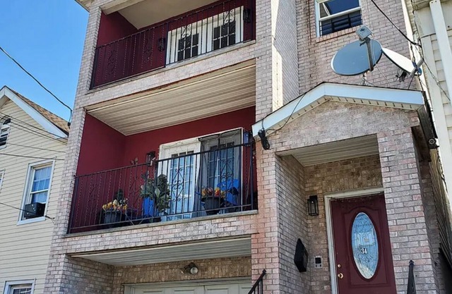 Cityscape Retreat In Jersey City. Spacious apt for short and long term stay.