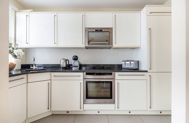 Classic 1BR - Notting Hill Gem