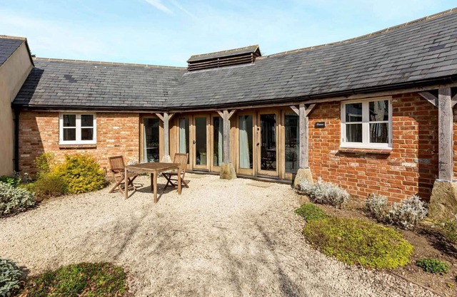 Classic Cotswold Home Near Littleworth - Flower Barn